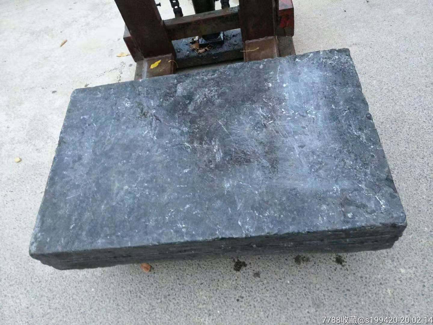 青石茶桌,皮壳老辣,品像一流,上百年自然包浆,全品包老到清代.