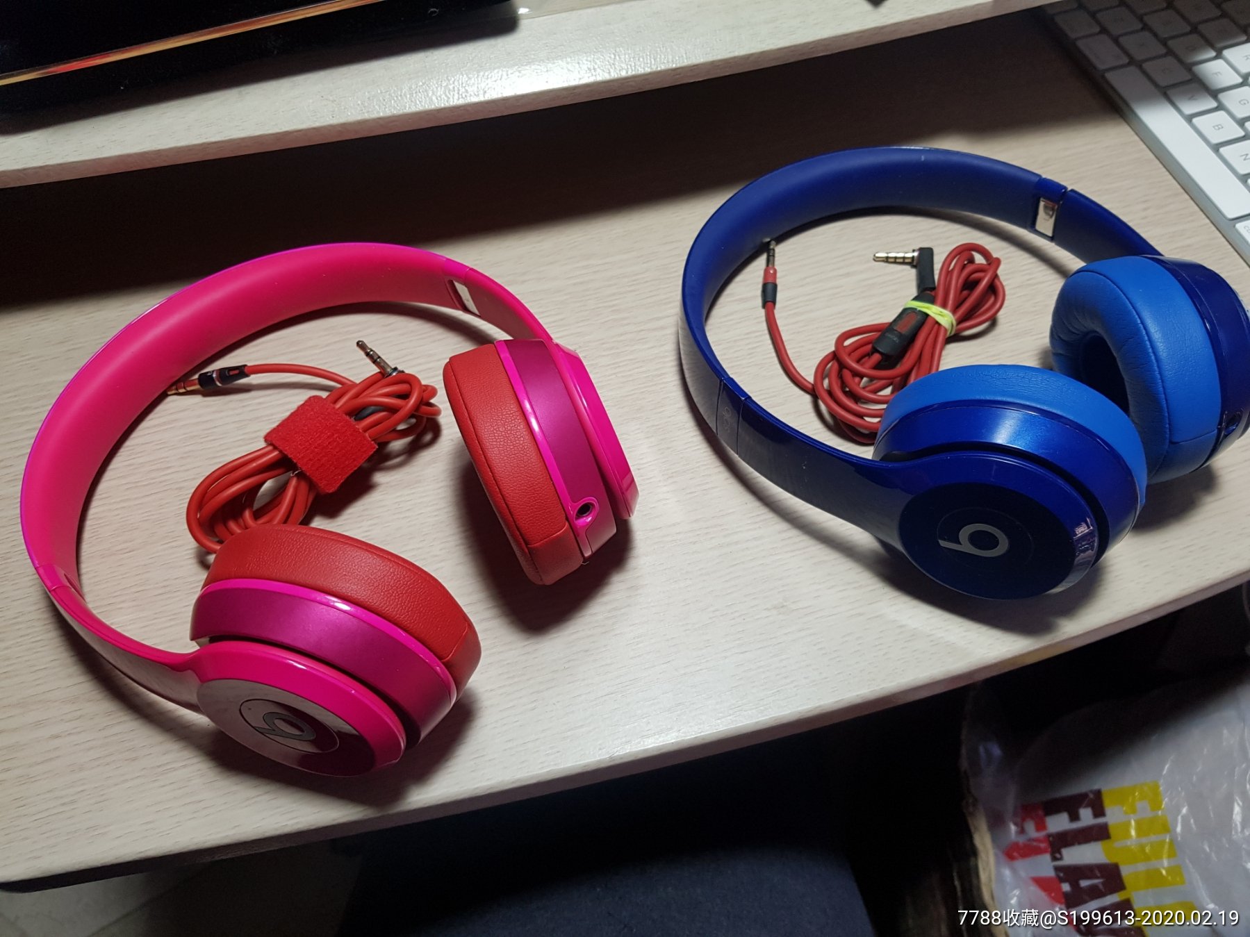 魔音solo2耳机,保真,粉色95新蓝色85新,200一只,新换的耳棉罩