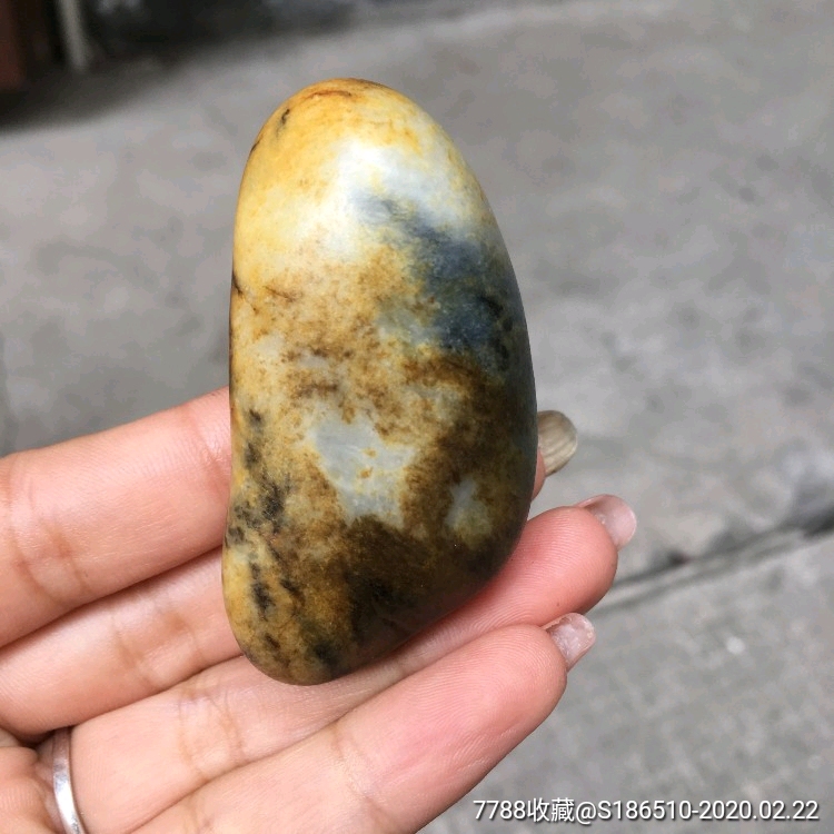 天然新疆和田玉黄沁俏色秋梨皮墨玉白玉三色石包玉籽料原石