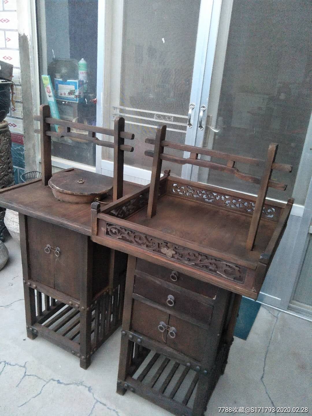 民国时期的馄炖挑子一对