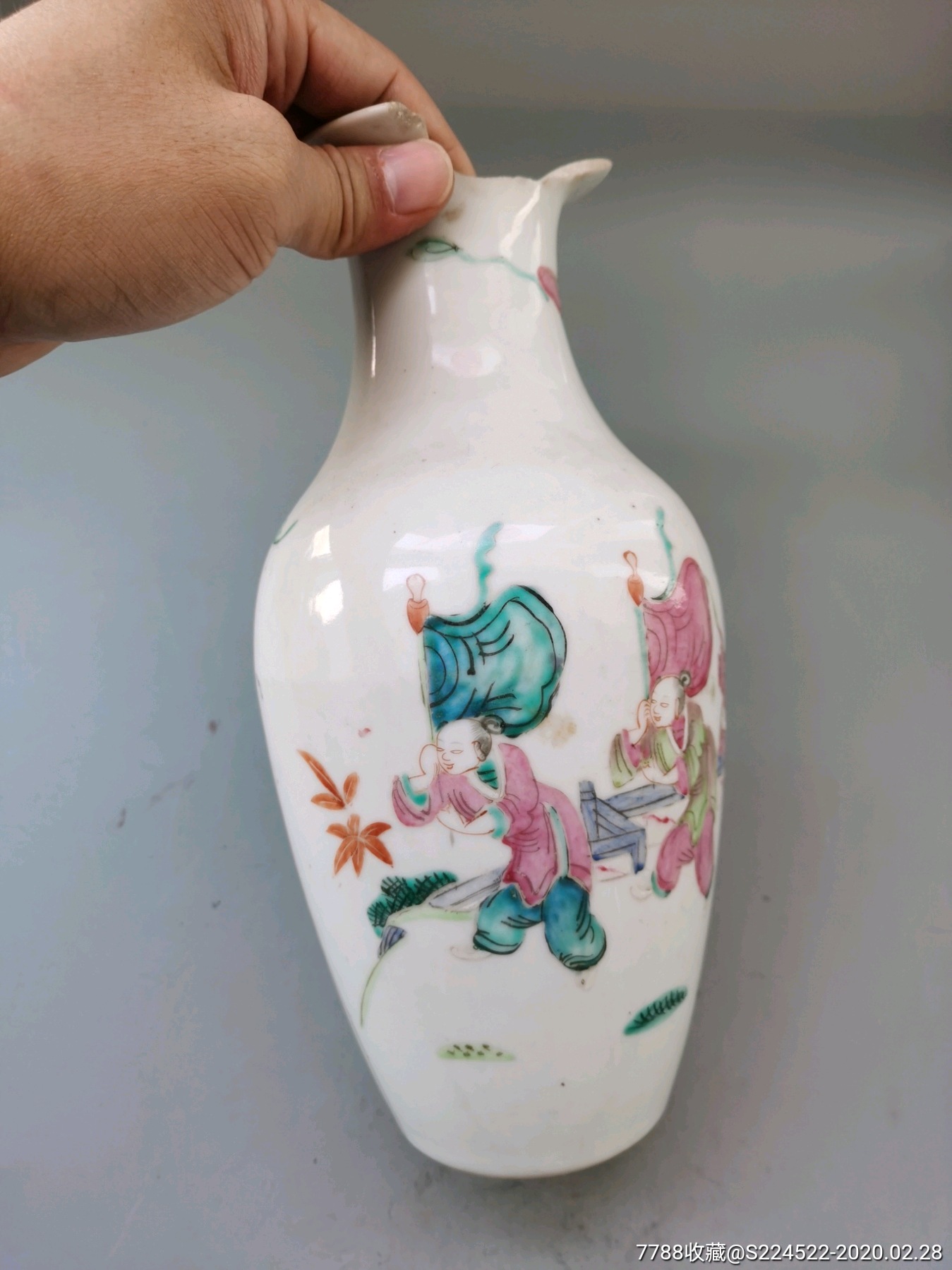 同治粉彩麒麟送子瓶
