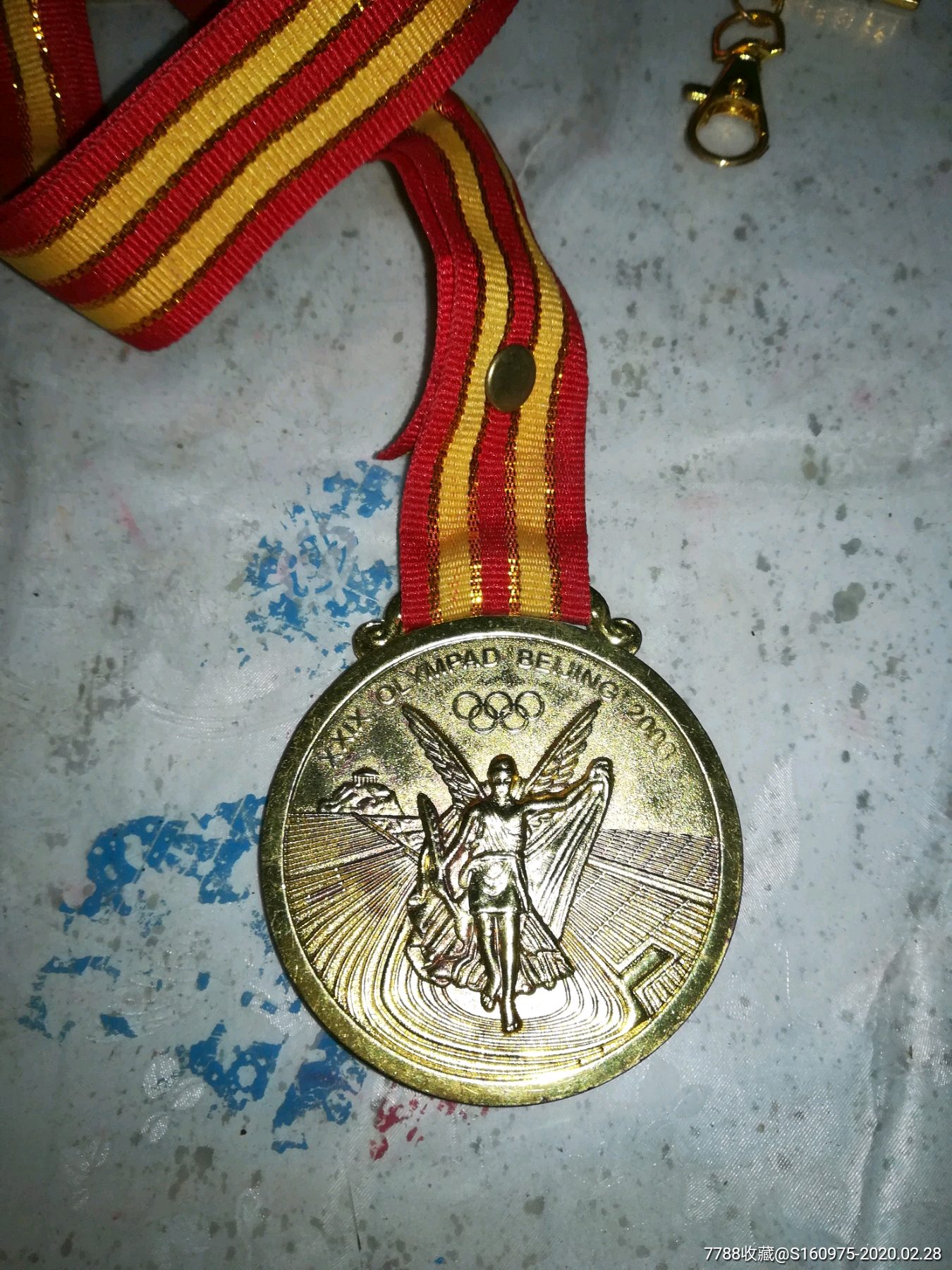 2008北京奥运会纪念品,仿品金牌,7*5.8*0.3cm
