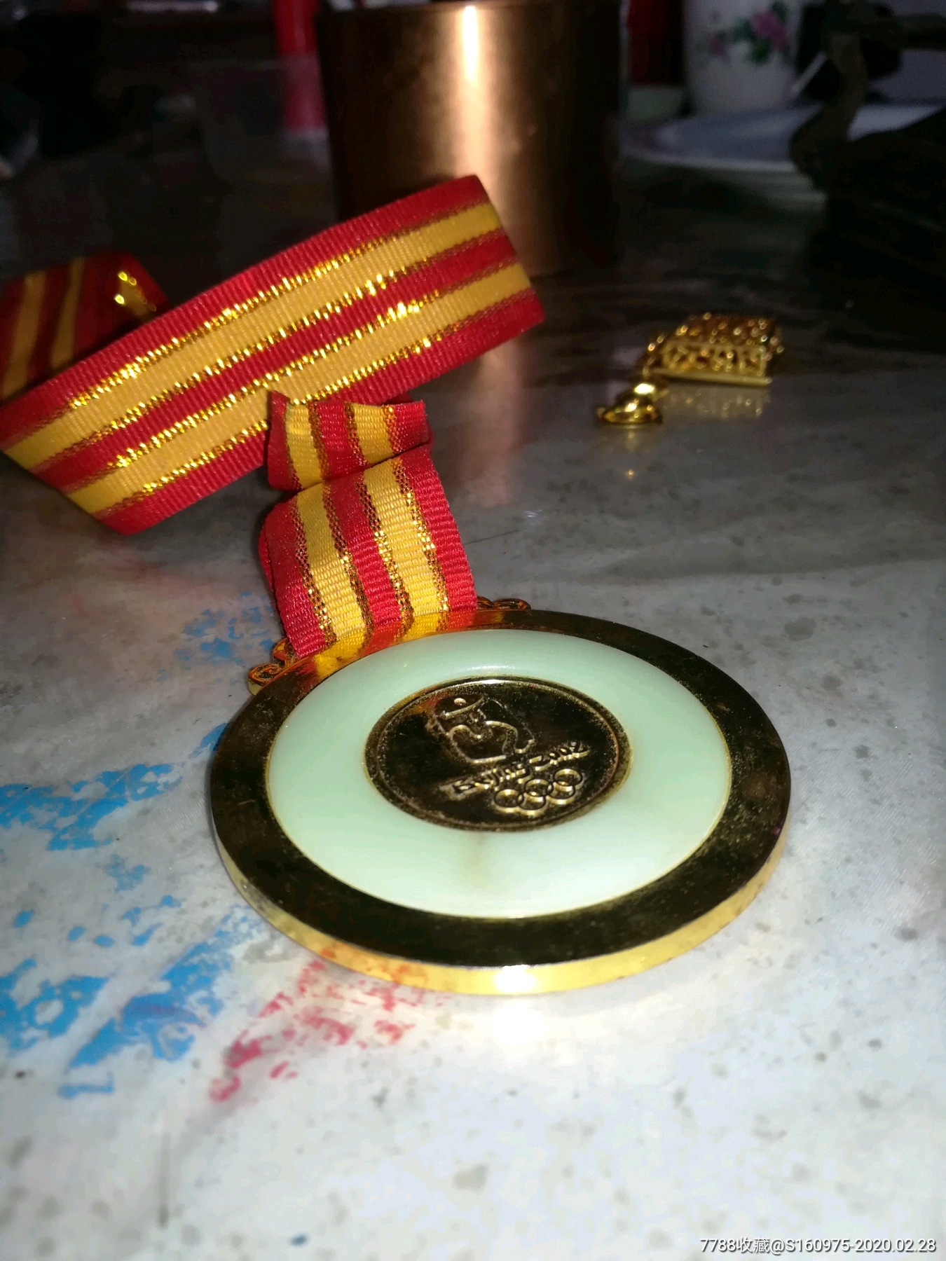 2008北京奥运会纪念品,仿品金牌,7*5.8*0.3cm