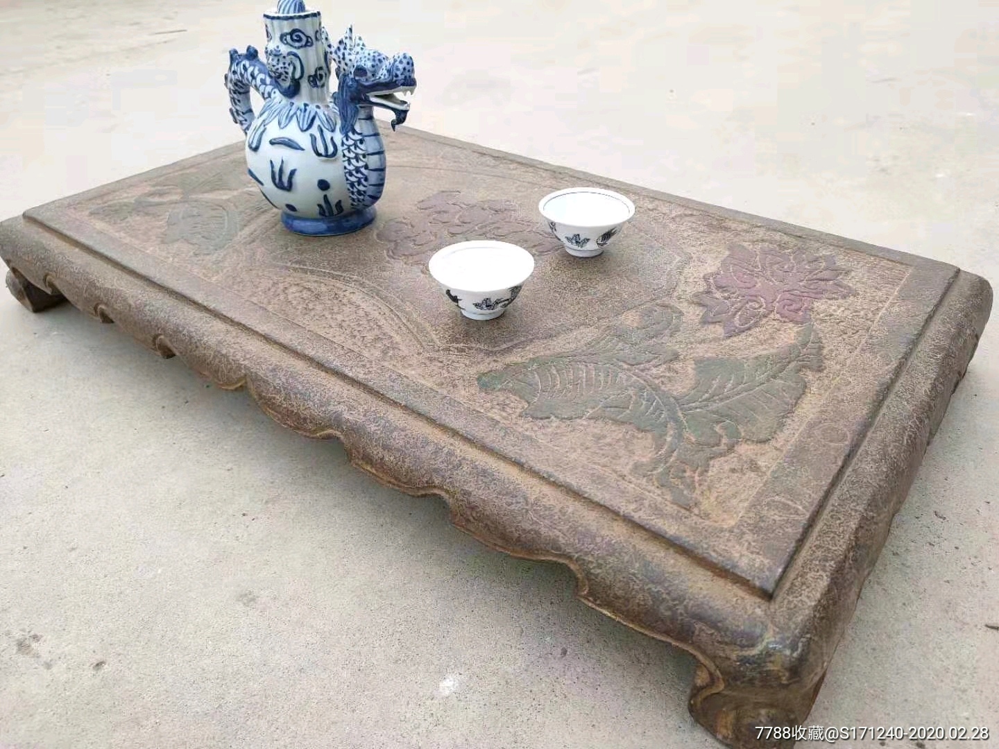 精品青石茶桌一件,纯手工雕刻,刻工精细有序,使用摆设