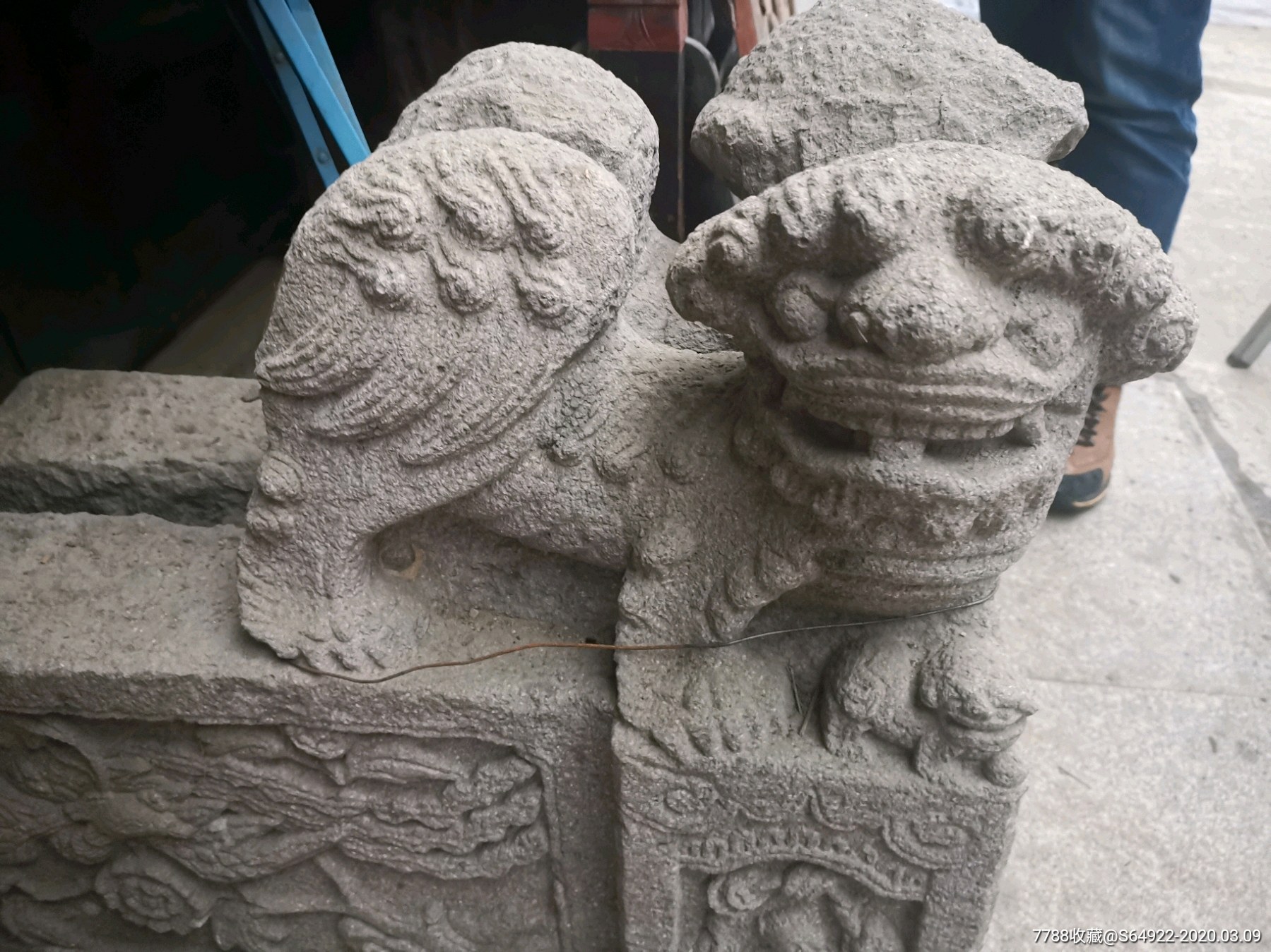 明代石雕门槛石狮子一对,雕工漂亮