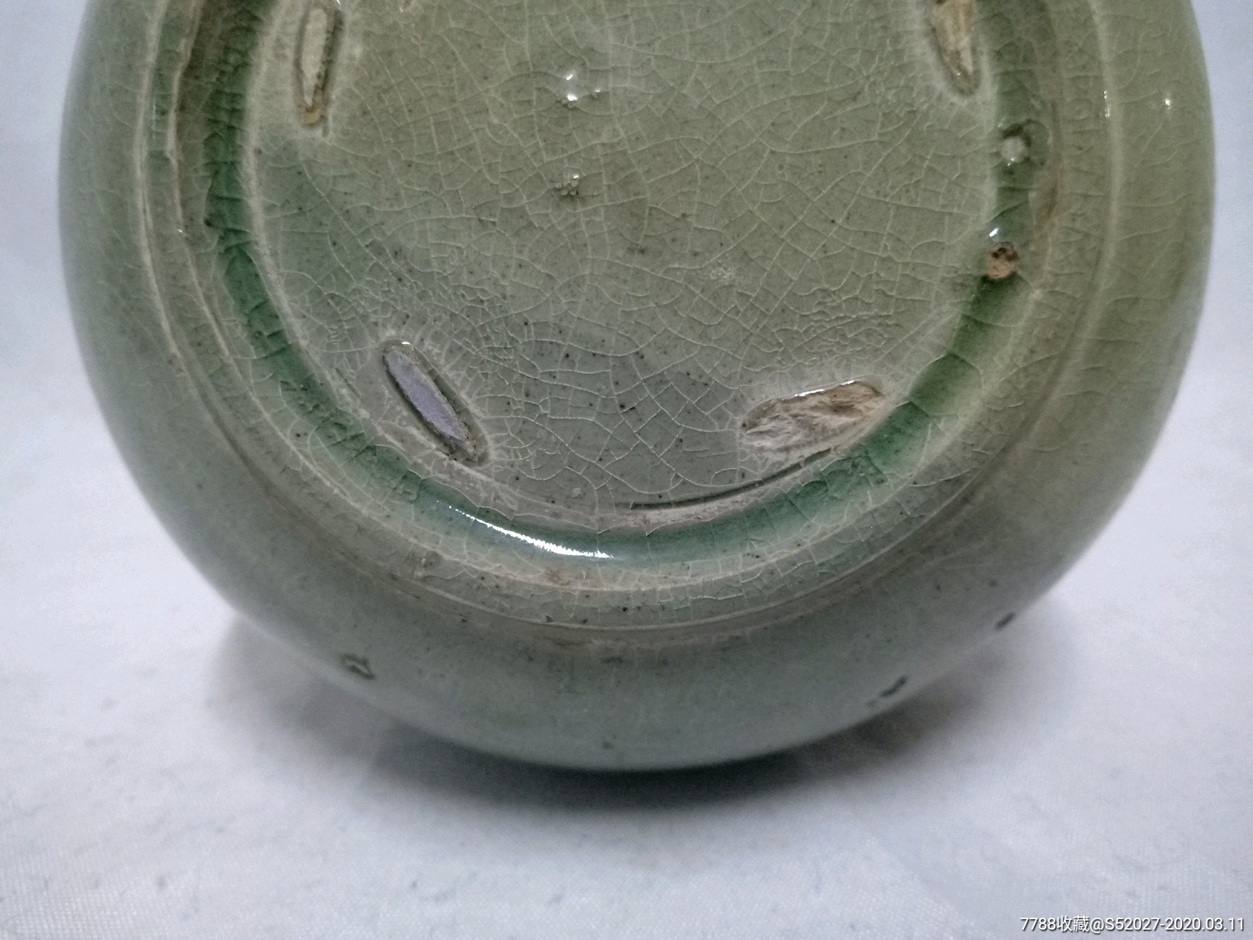 唐五代越窑青瓷圆口瓶.高16.3厘米,直径11.9厘米.