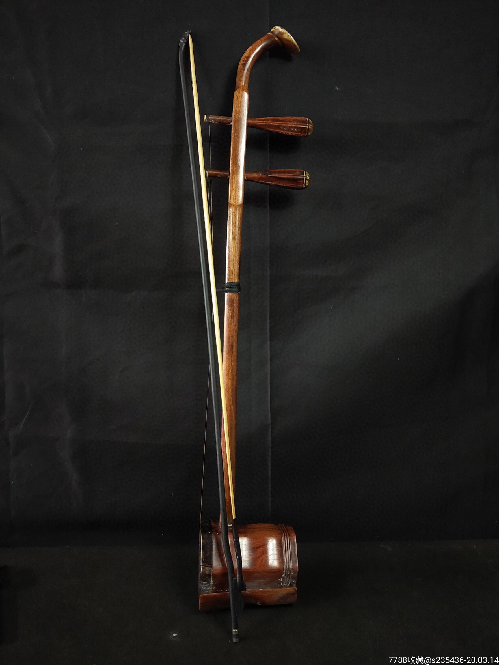 民国时期黄花梨木质乐器"二胡"皮克老辣,木质纹理清晰