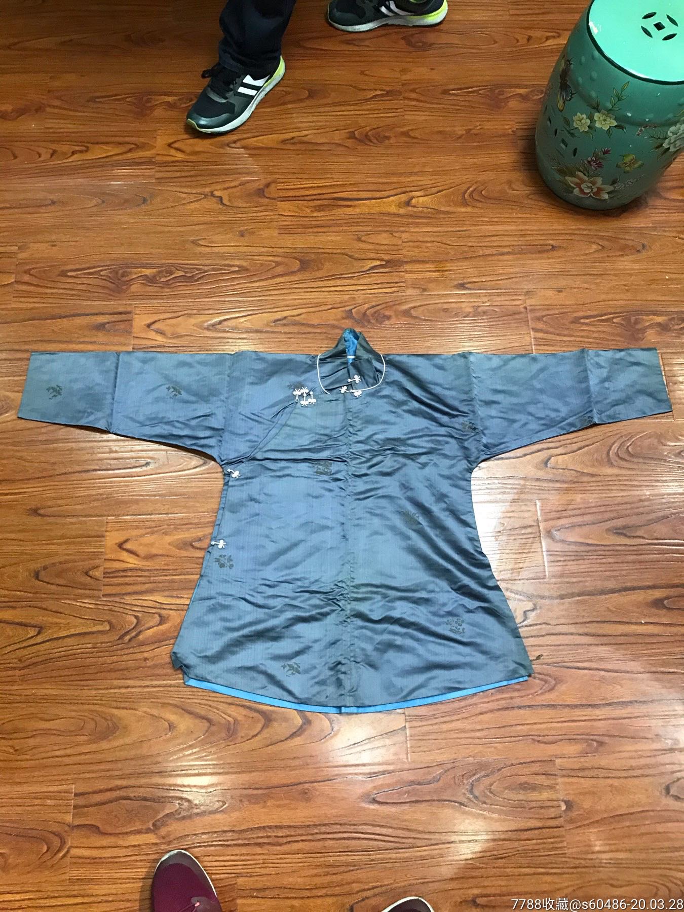 清代老衣服三件