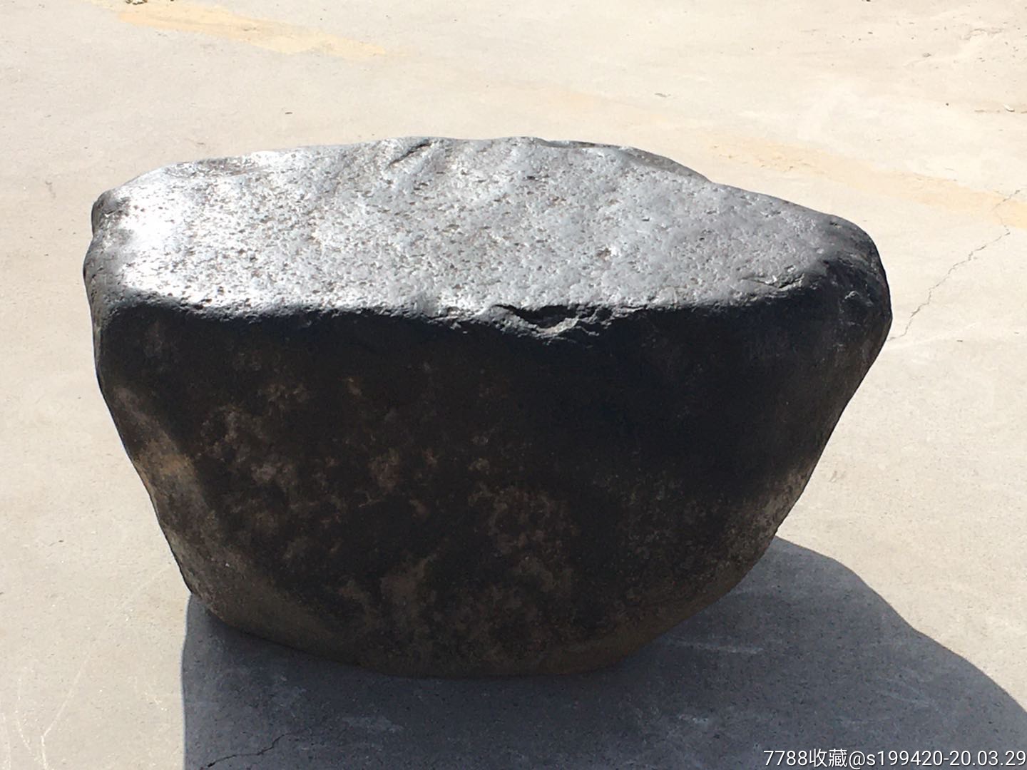 明代墨石随形坐墩,油皮,造型美观,上下平稳,60/40/30.