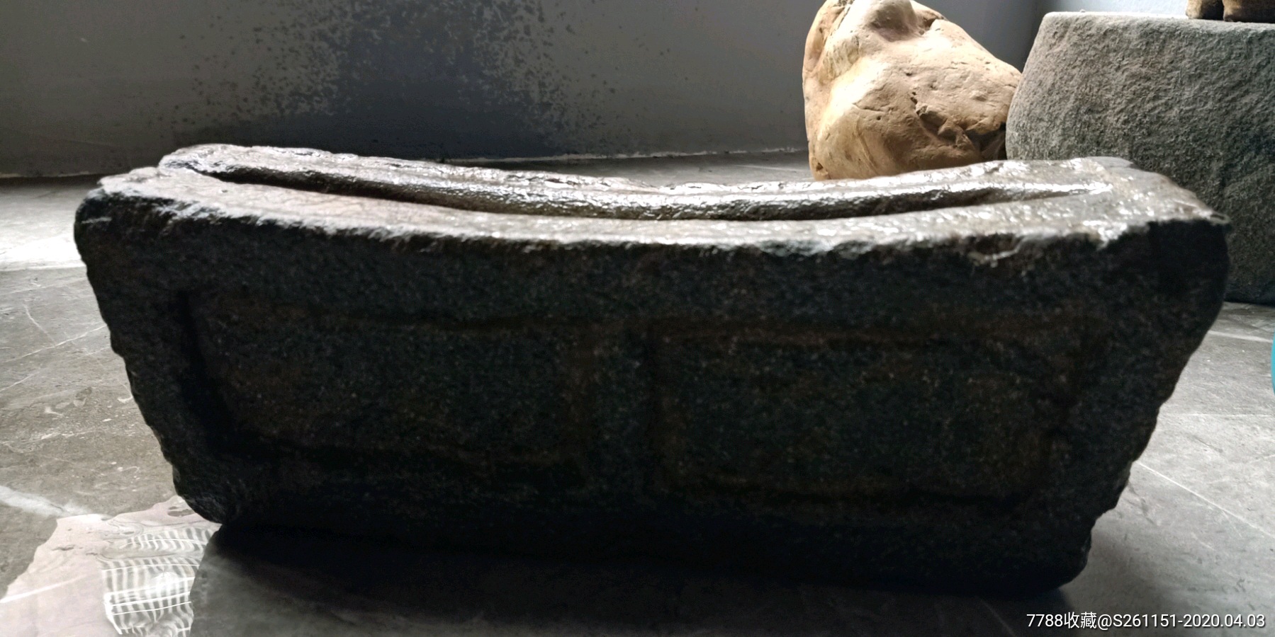 明代船形青石碾