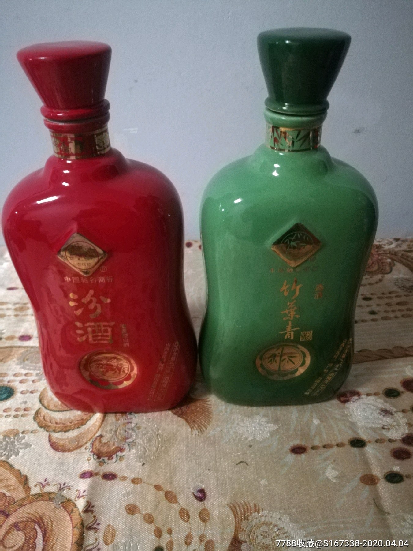 (红)汾酒瓶 (绿)竹叶青瓷酒瓶