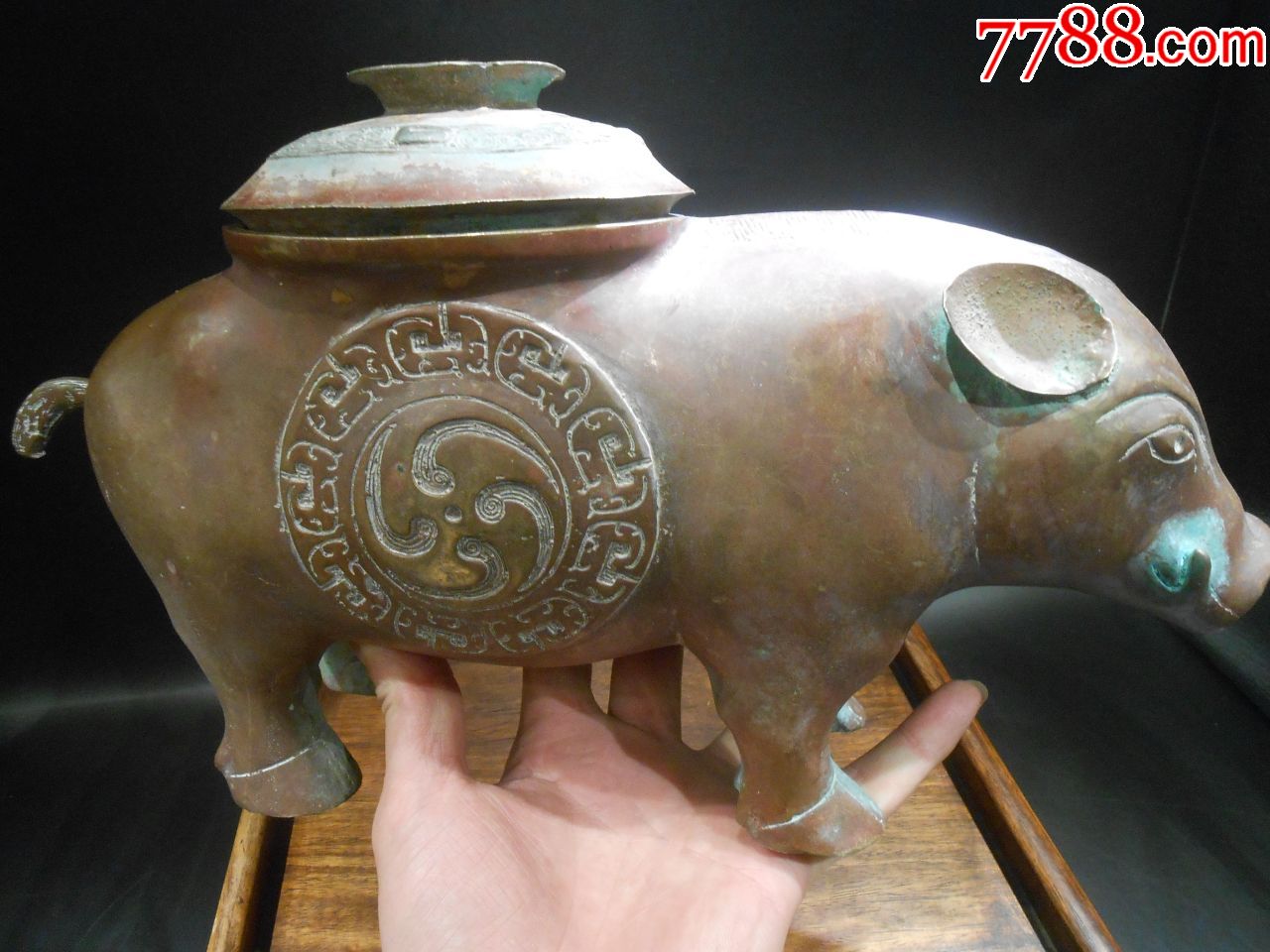 铜摆件猪形铜器,红铜野猪型摆件一尊,内空带盖子,身体