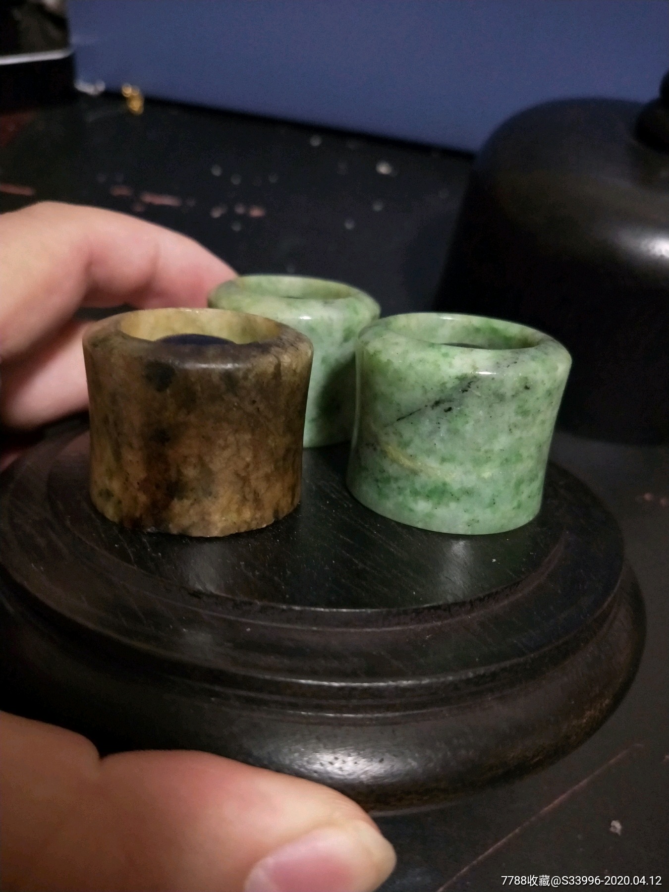 清代翡翠扳指一套三个带檀木盒