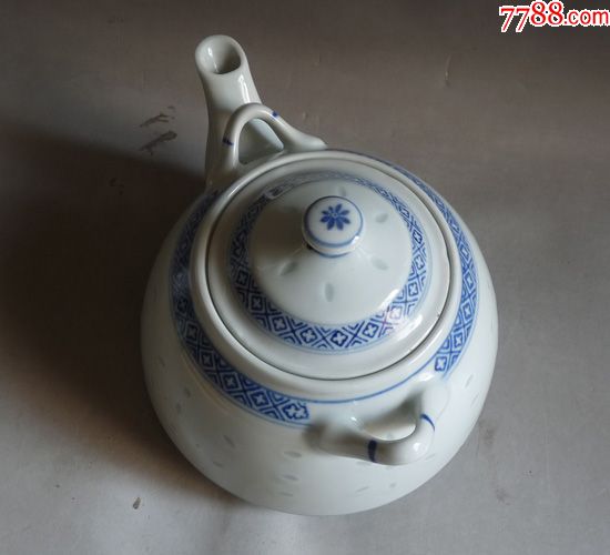 釉下彩青花青花玲珑壶