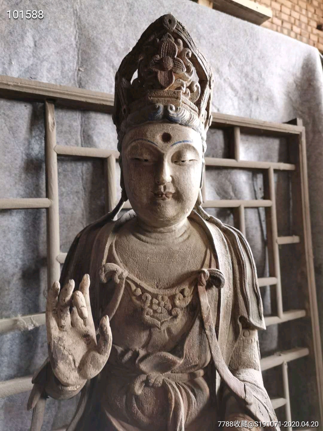 清代,观音菩萨,文殊菩萨,普贤菩萨三尊,面容慈祥,坐骑
