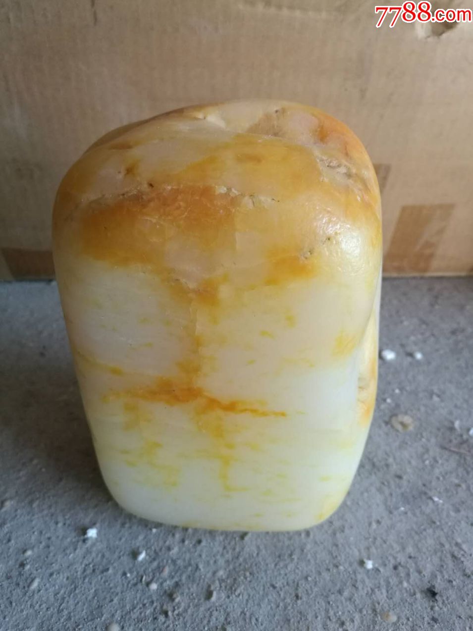 简介:新疆和田玉籽料原石.酱黄色籽料;真皮天然白玉籽料原石;高18.