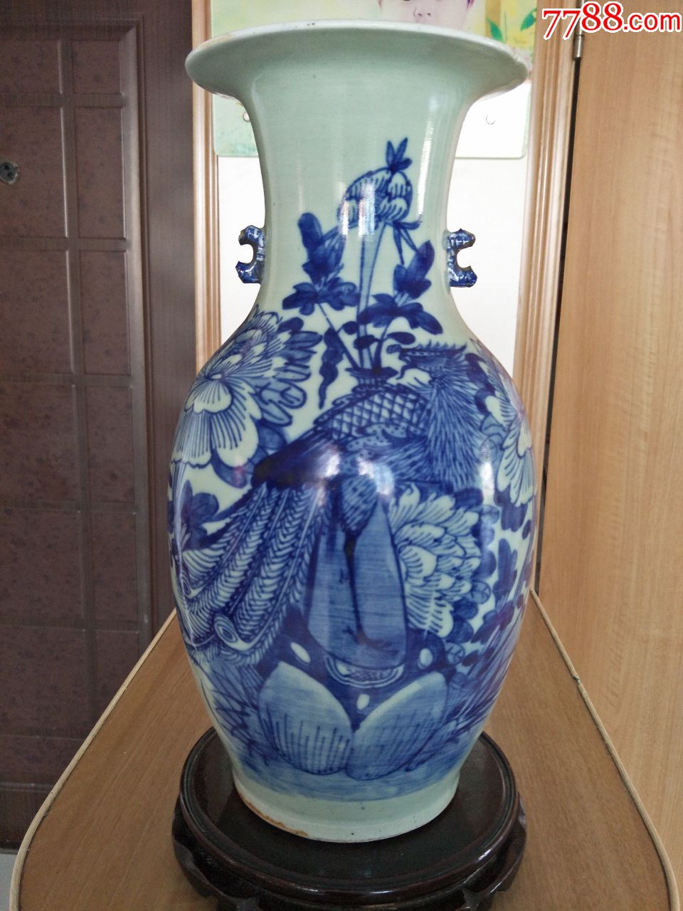 清代大凤凰青花凤穿牡丹胆瓶一只.画工非常精美大气,41厘米高.