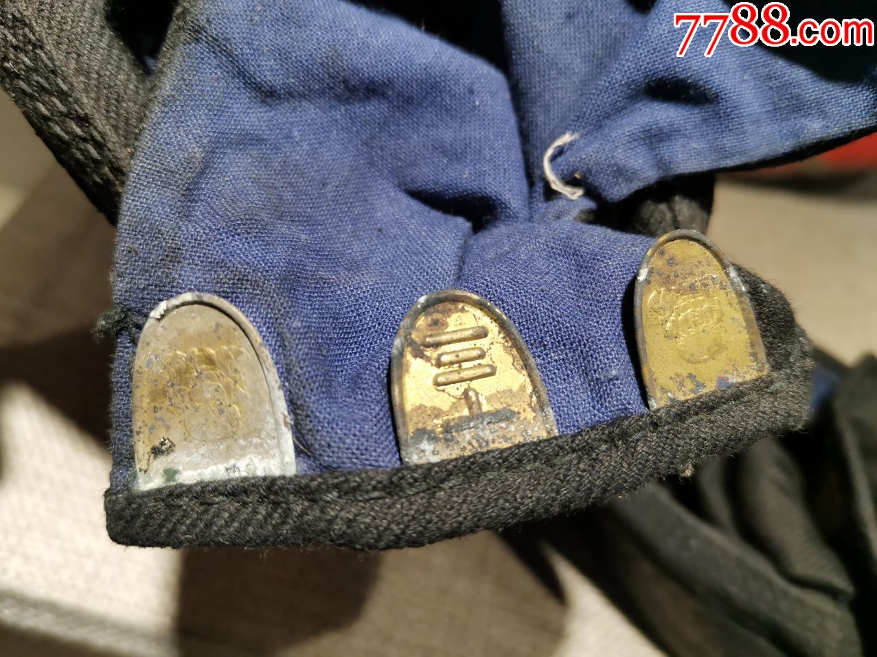 红色收藏抗战时期日军分趾鞋全新加广告牌原品包老适用爱国教育展览