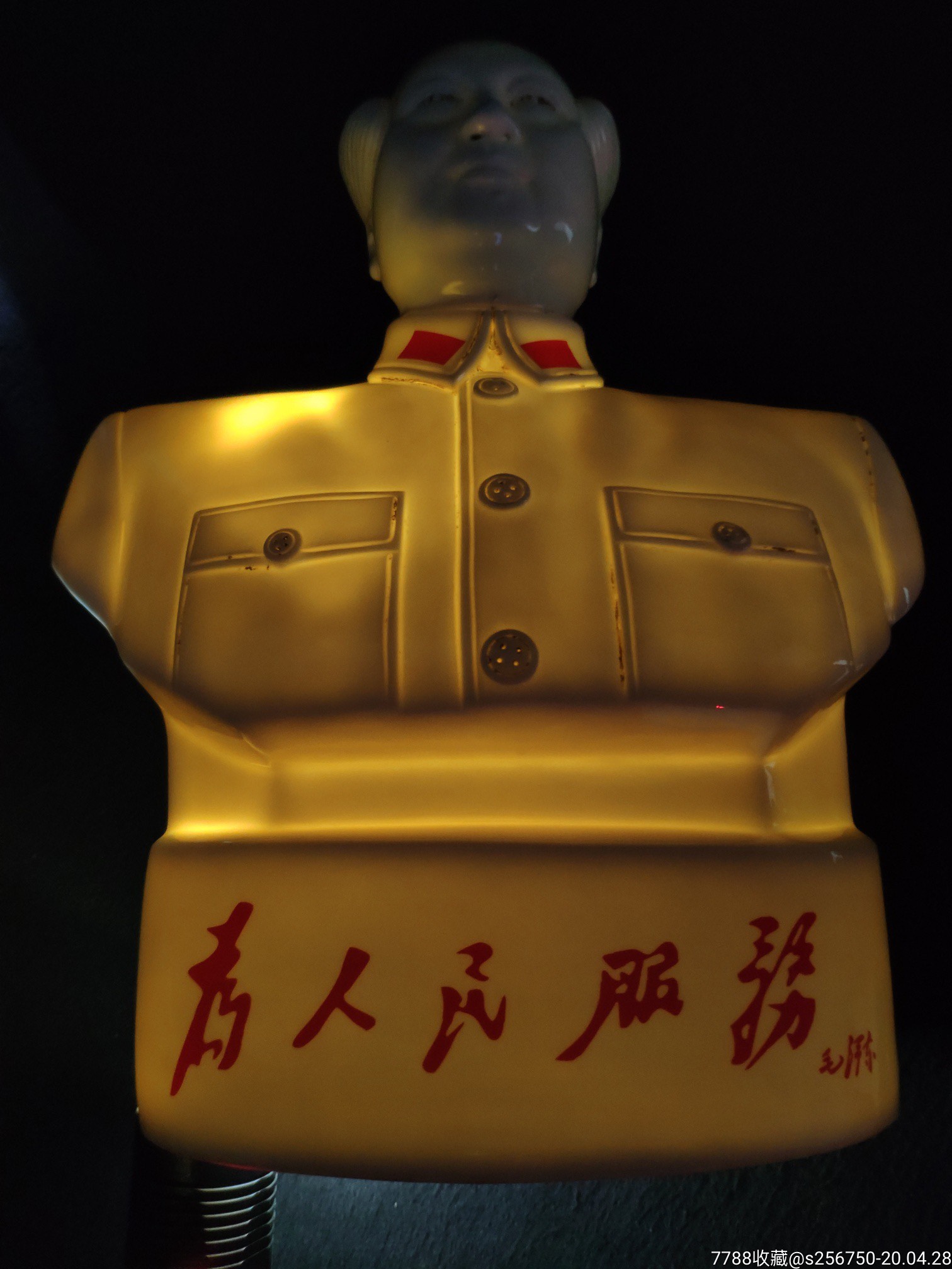 為人民服務〗薄胎瓷像,瓷胎质细,釉色润,全品完整,尺寸如图!