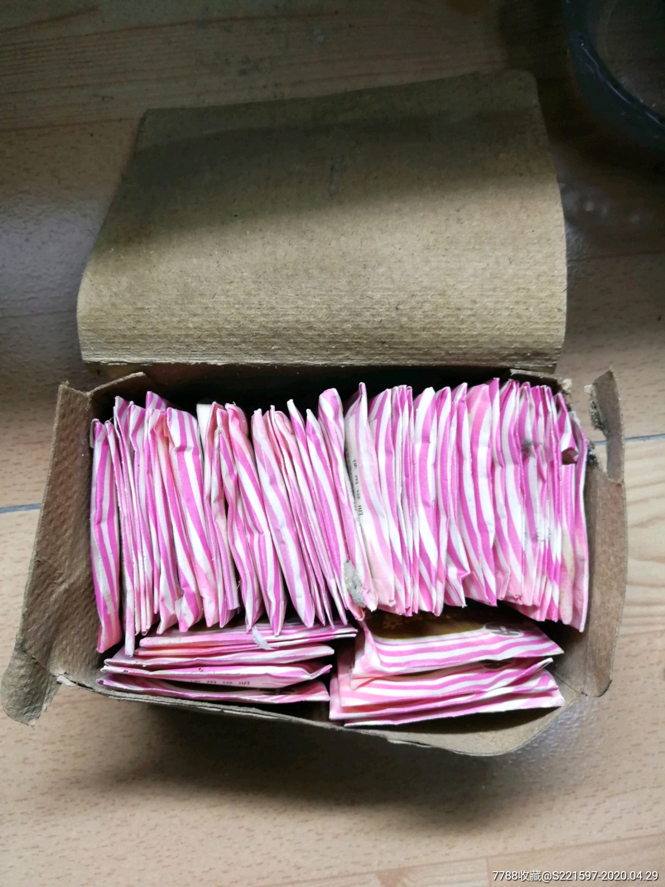 80年代灯塔牌洗头膏