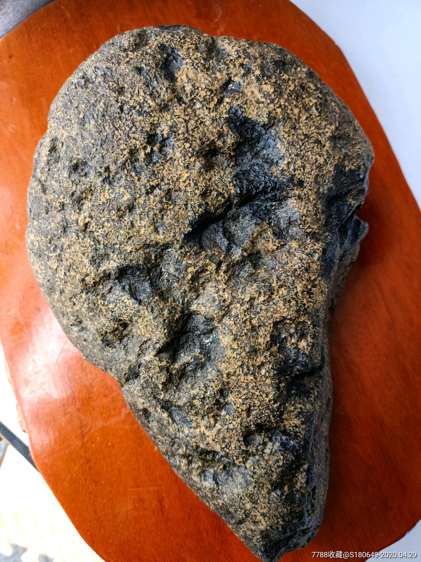 黄金炭质陨石标本