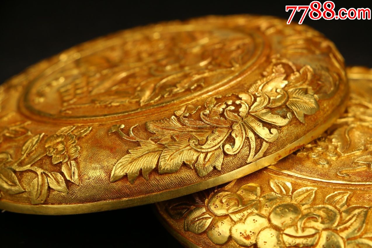 铜鎏金花卉盖盒尺寸:直径9.2cm高2.5cm重343g造型精美大气,满工
