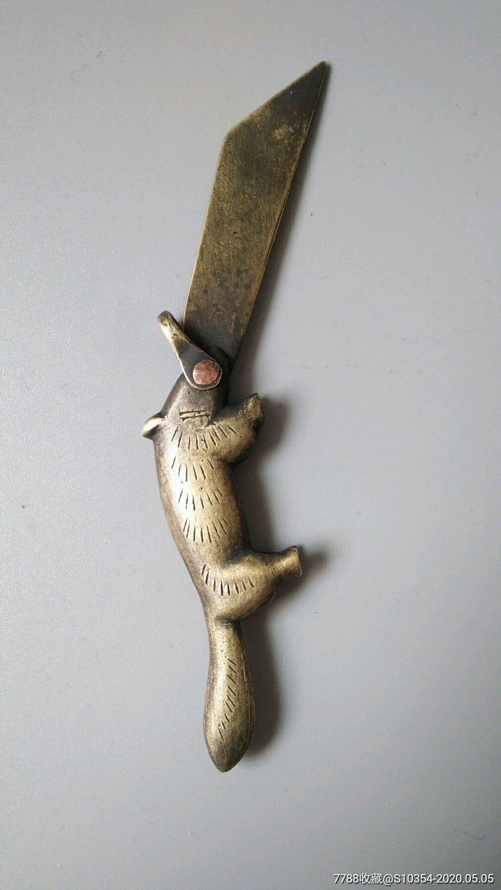 首页 零售 铜杂件 松鼠小铜刀_铜杂件滚动鼠标