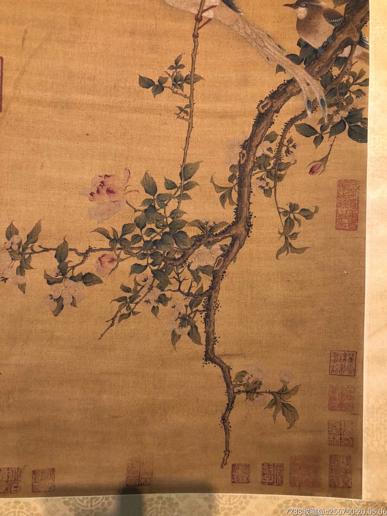 徐崇嗣,南唐画家.徐熙孙.擅画草虫,禽鱼,蔬果,花木及蚕茧等.