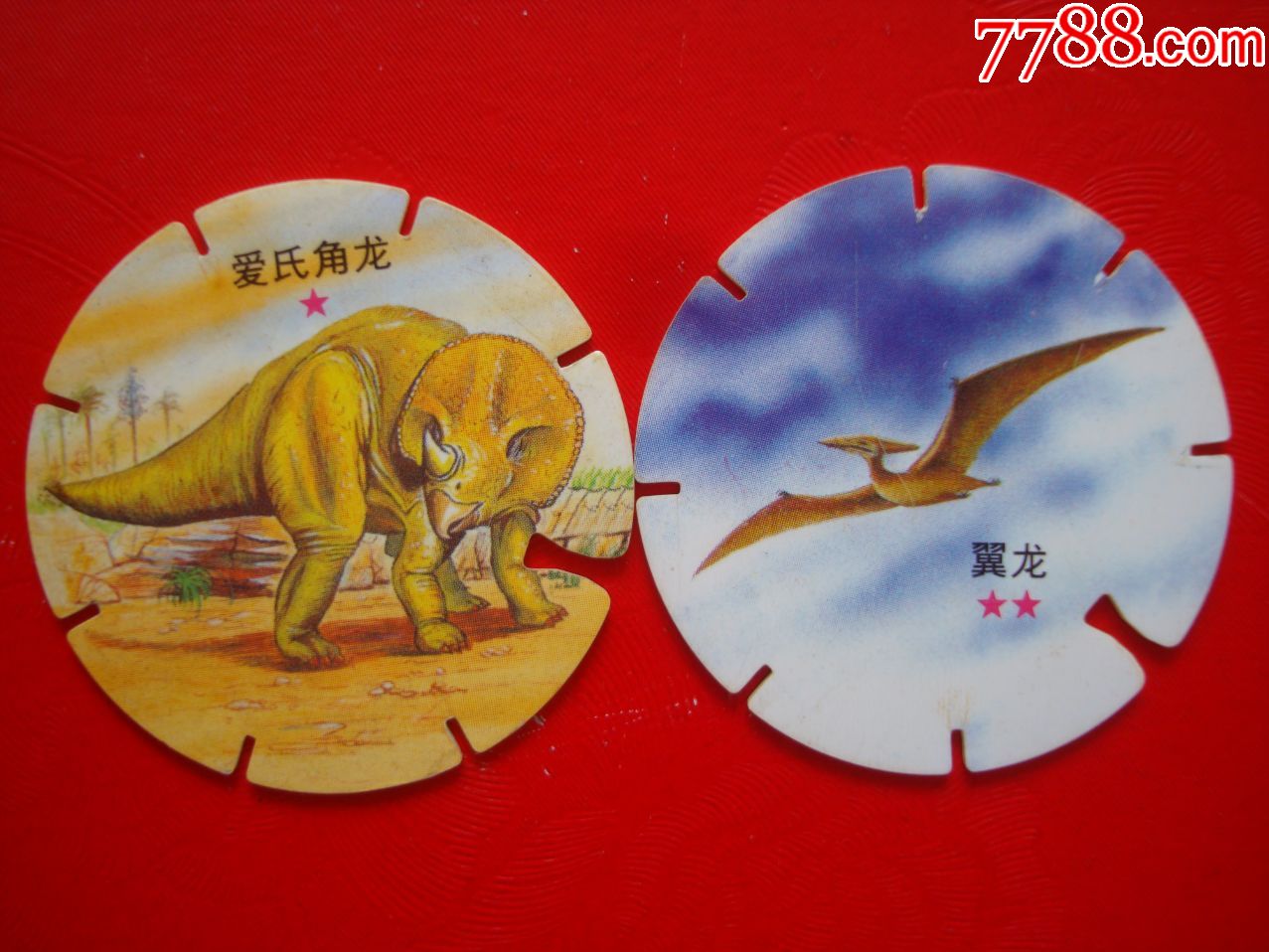 小浣熊干脆面――恐龙风暴――龙卷镖――【翼龙,爱氏角龙】两枚合售