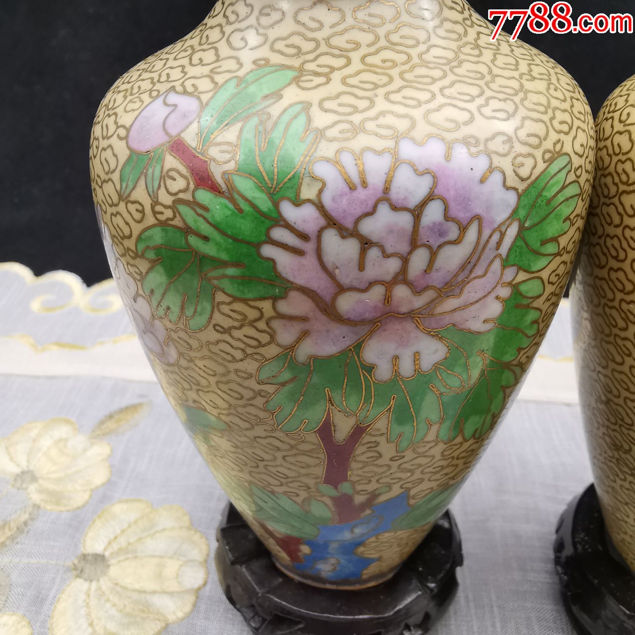 英国回流古董景泰蓝清末铜胎掐丝珐琅牡丹纹对瓶带底座