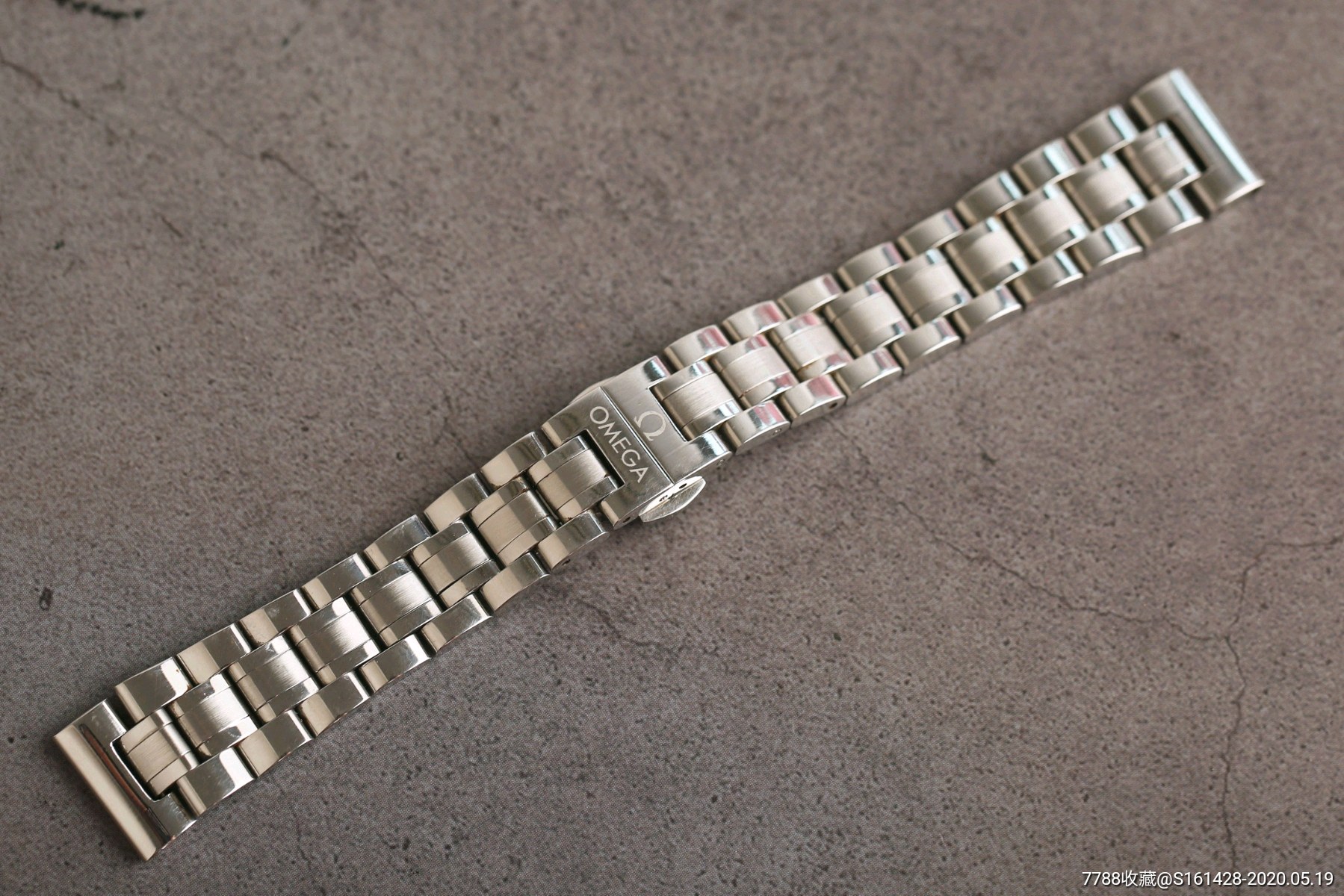 瑞士欧米茄手表表带蝴蝶式表扣实心精钢材质