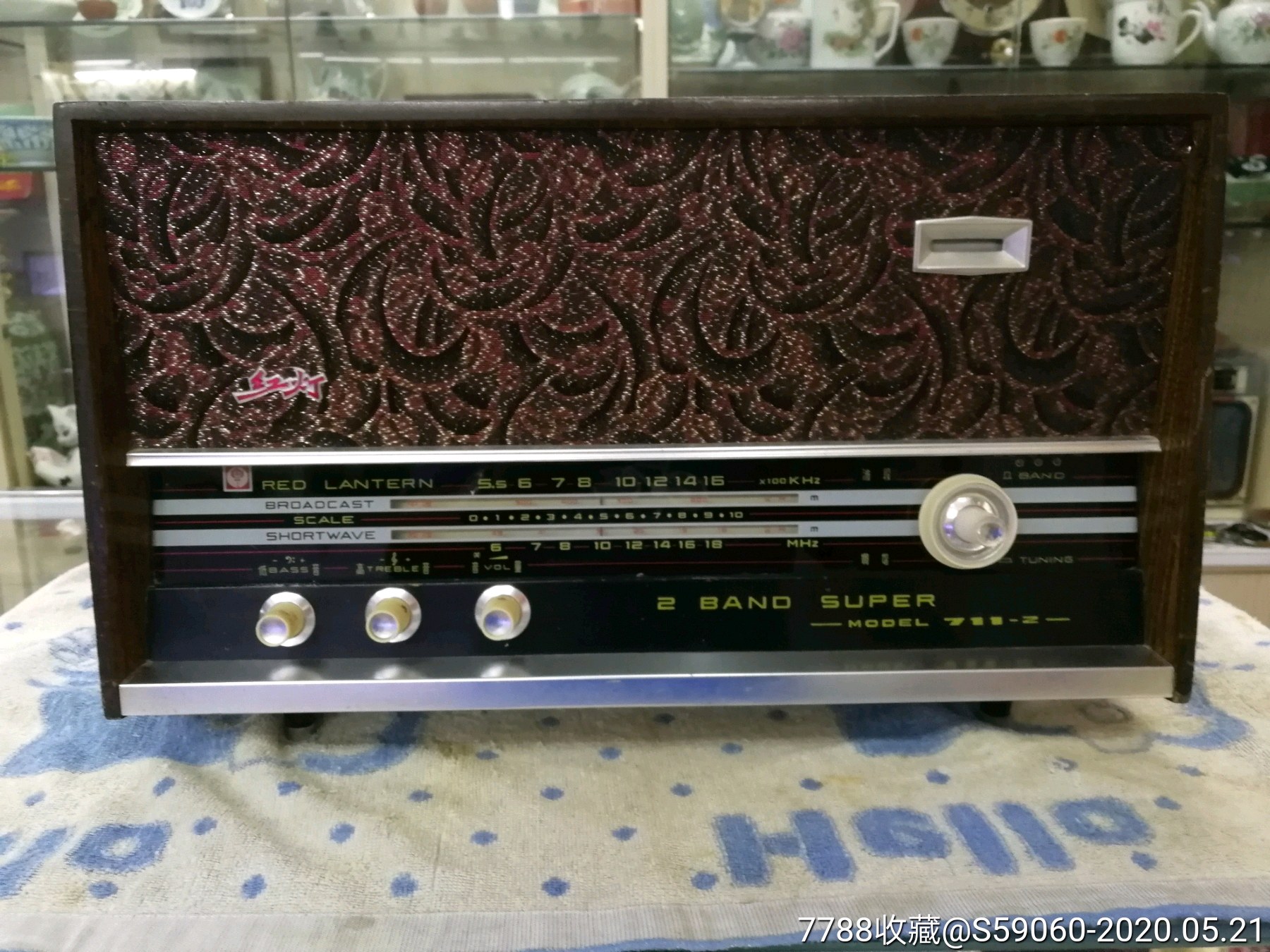 70年代上海生产出口机型"红灯牌"电子管2波段收音机