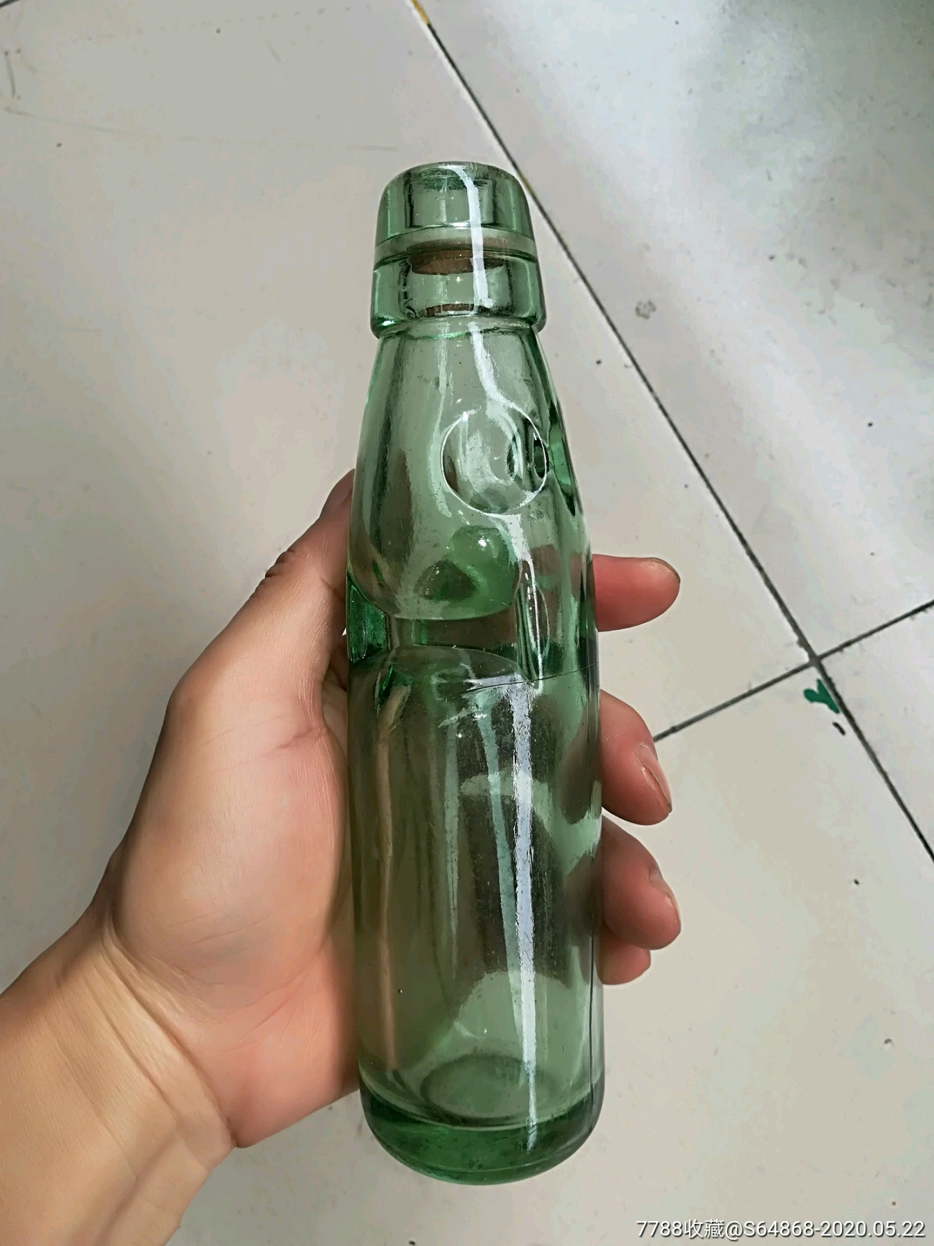 民国时期带玻璃弹珠的汽水瓶