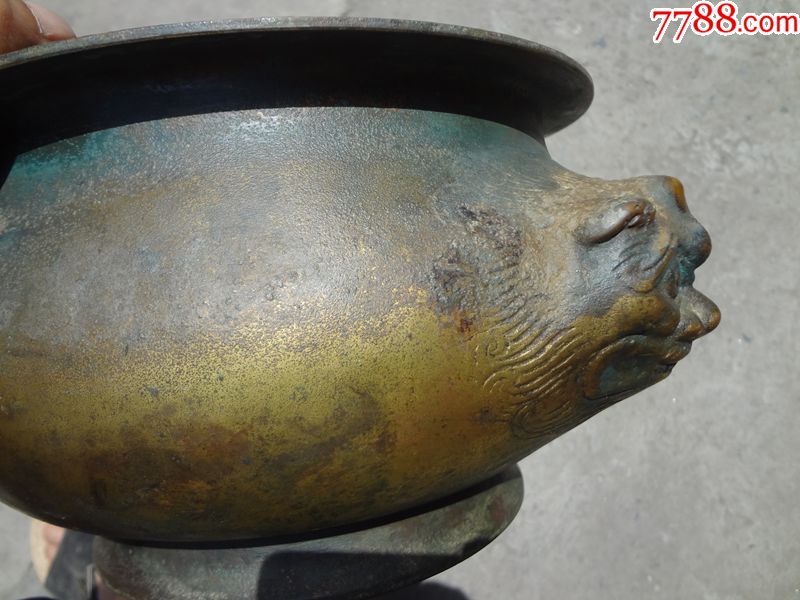 清末民国超大双兽耳铜香炉一尊