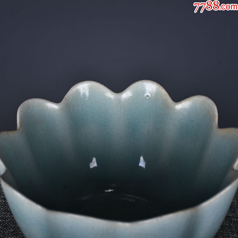 宋汝窑天青釉莲花温碗