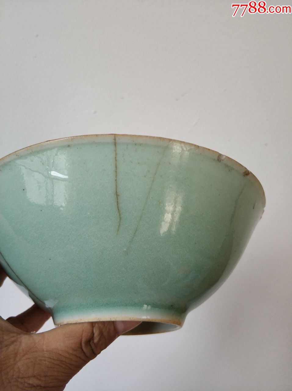 豆青釉碗,口径16厘米