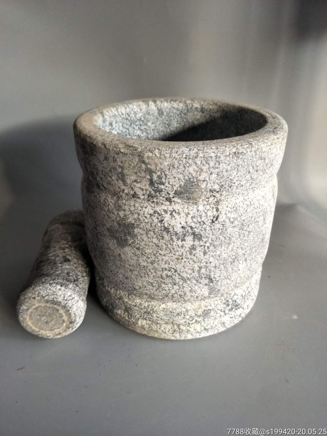 清代青石捣药臼.个大完整无残,全品包老,品相尺寸如图.