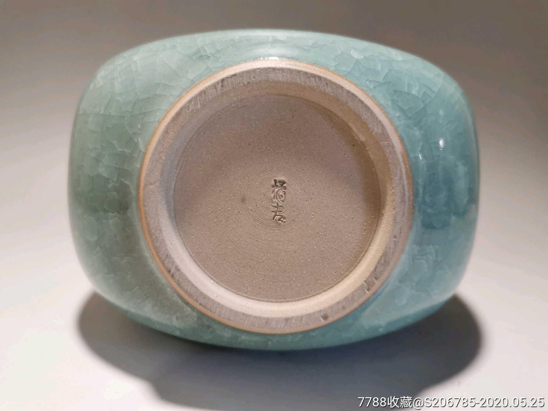 日本回流,开片雪花青瓷双耳尊,全品,橘吉款识此款花器一共为两只,此为