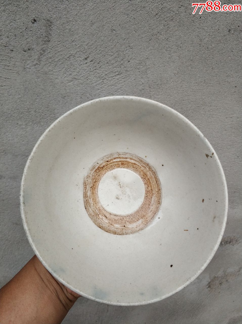 六七十年代瓷器碗,有一个小磕,没有冲线,口径16.5厘米
