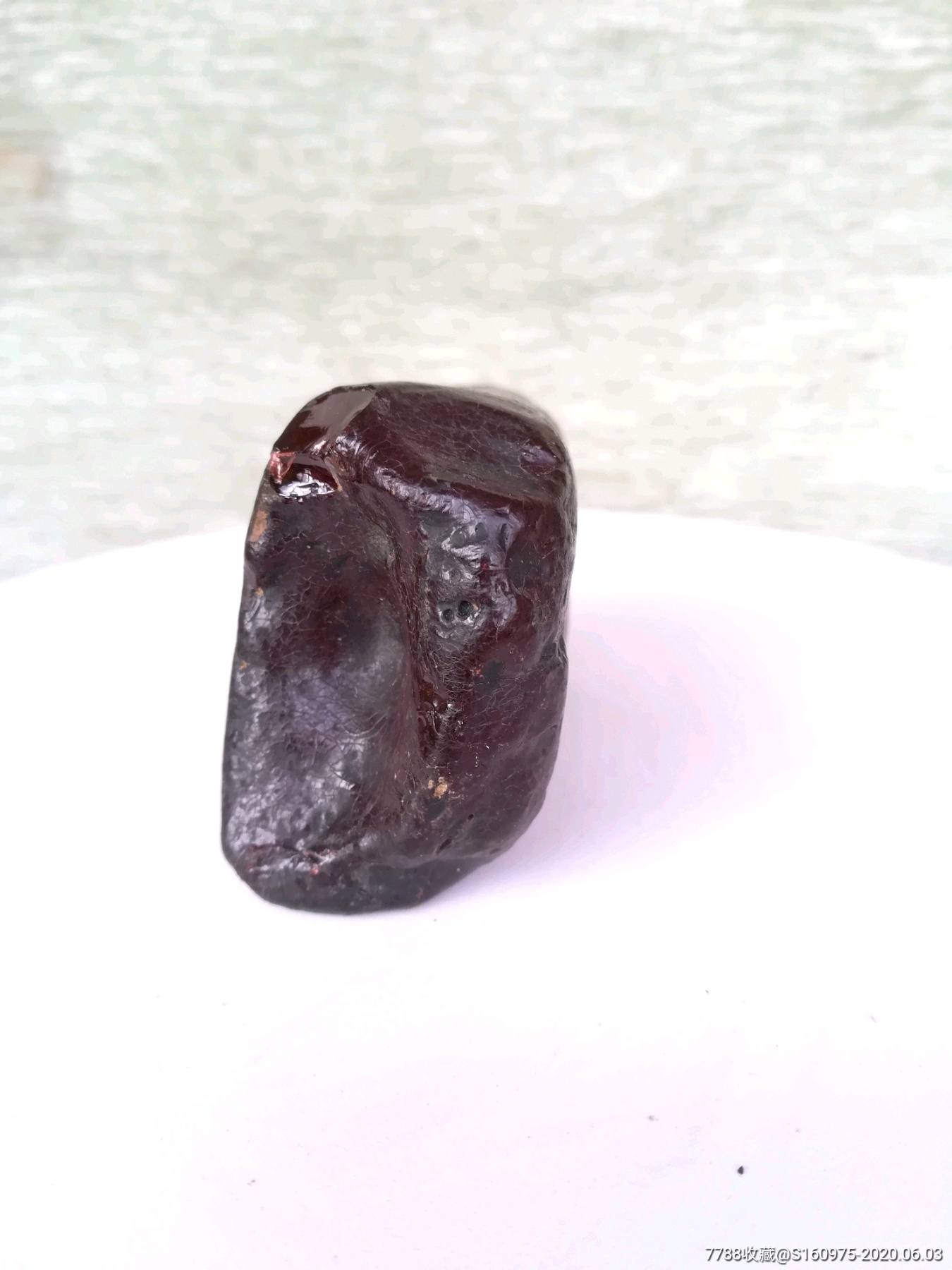 漂亮大个血珀原石一块,4.5*3.5*6.5cm,重84*52克