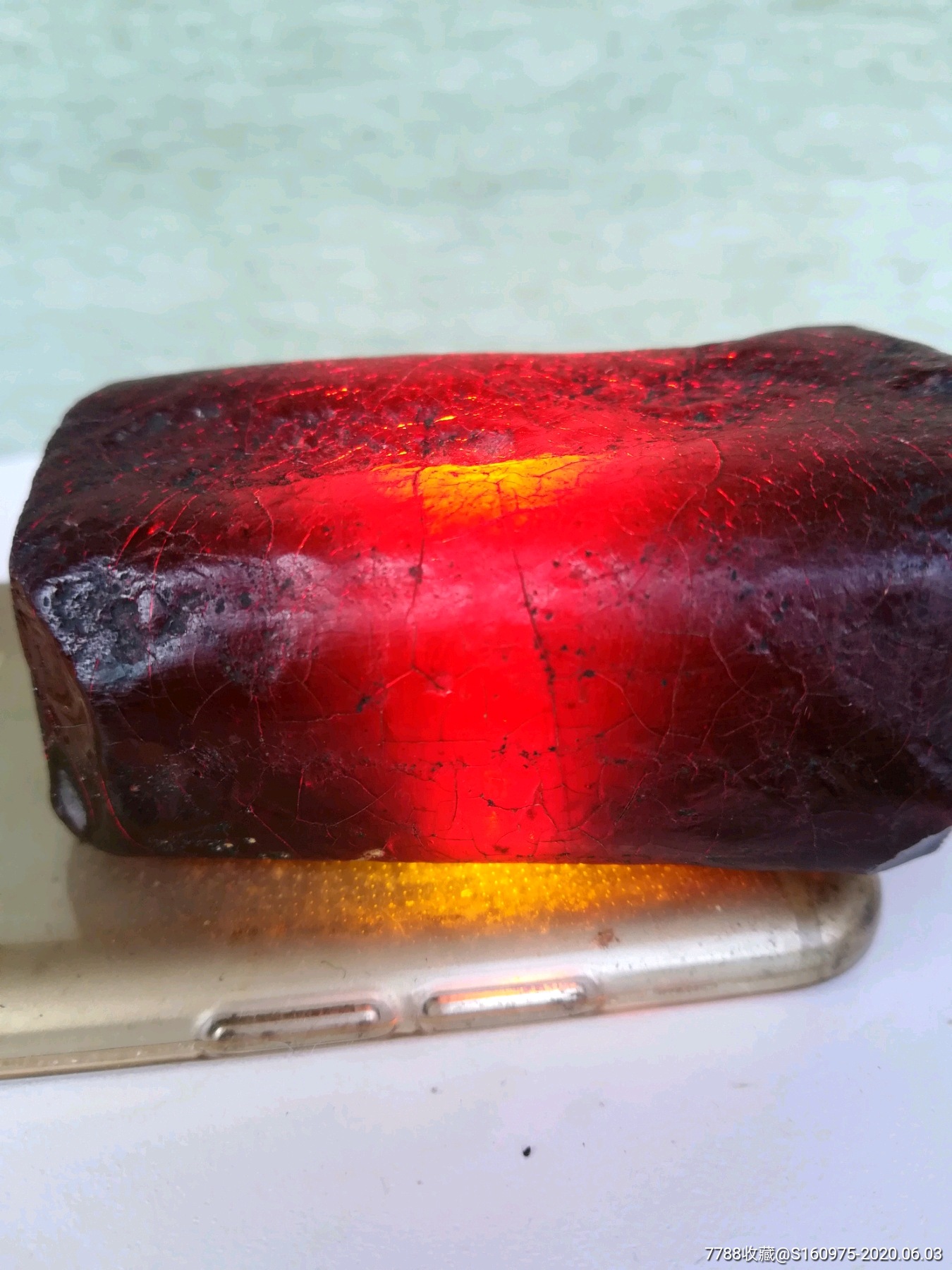 漂亮大个血珀原石一块,4.5*3.5*6.5cm,重84*52克