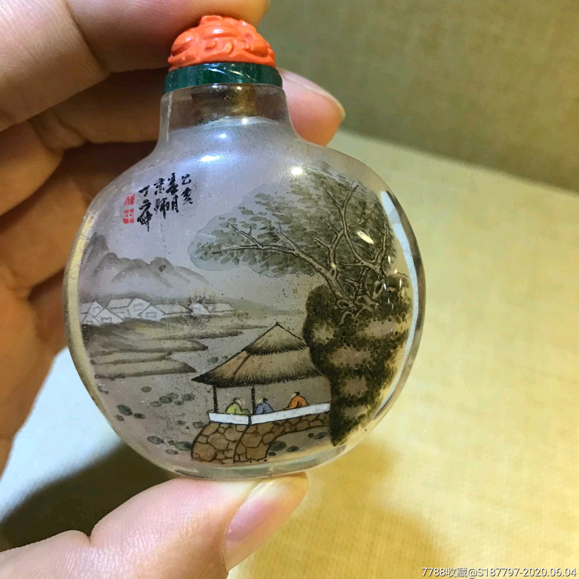 清代水晶内画鼻烟壶