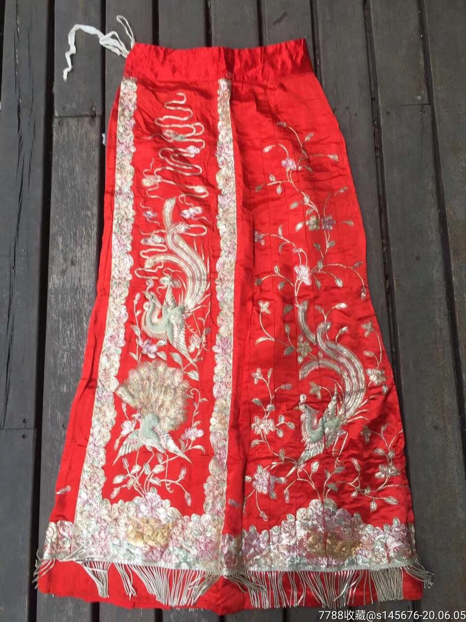 金银丝线凤尾裙
