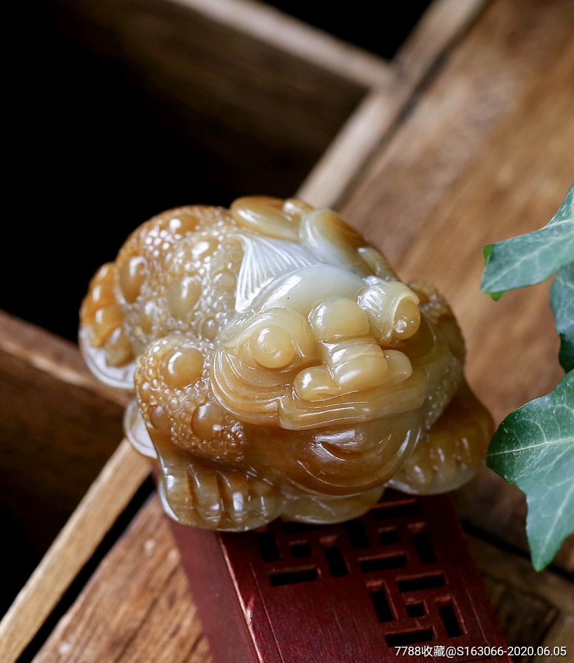 一款非常精致漂亮的和田玉糖料金蟾摆件