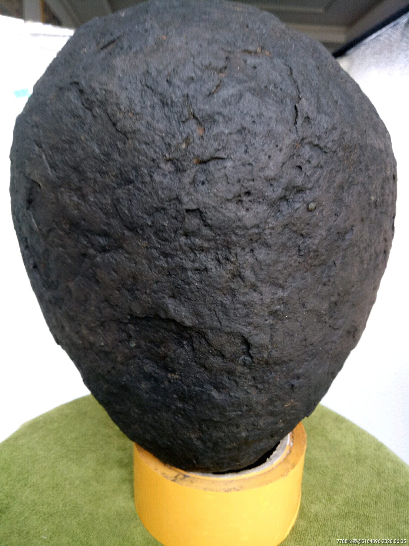 黑钻碳质球粒陨石(宇宙汉堡)(强磁)