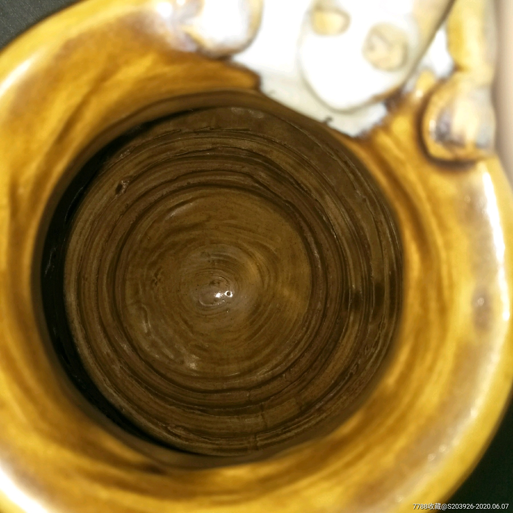 唐代寿州窑点彩密黄釉执壶