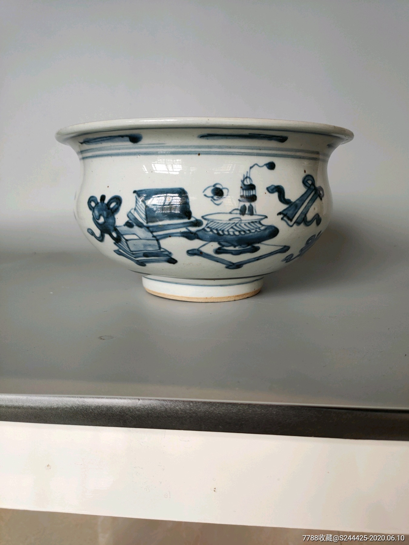 青花香炉