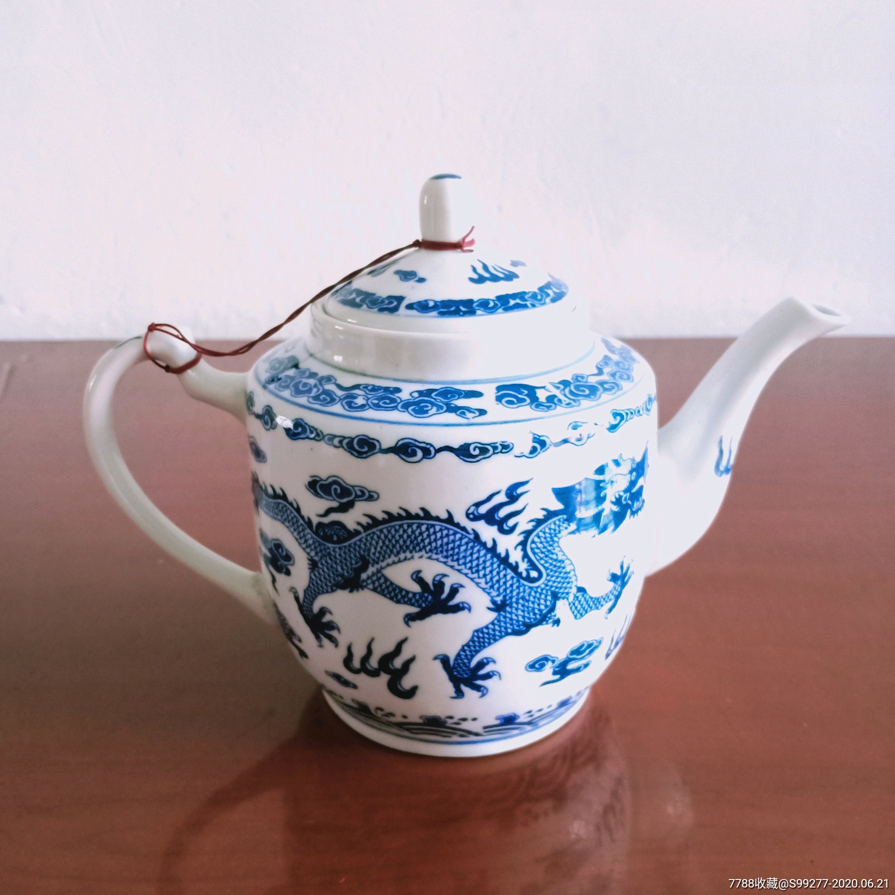 景德镇产龙云纹青花瓷茶壶