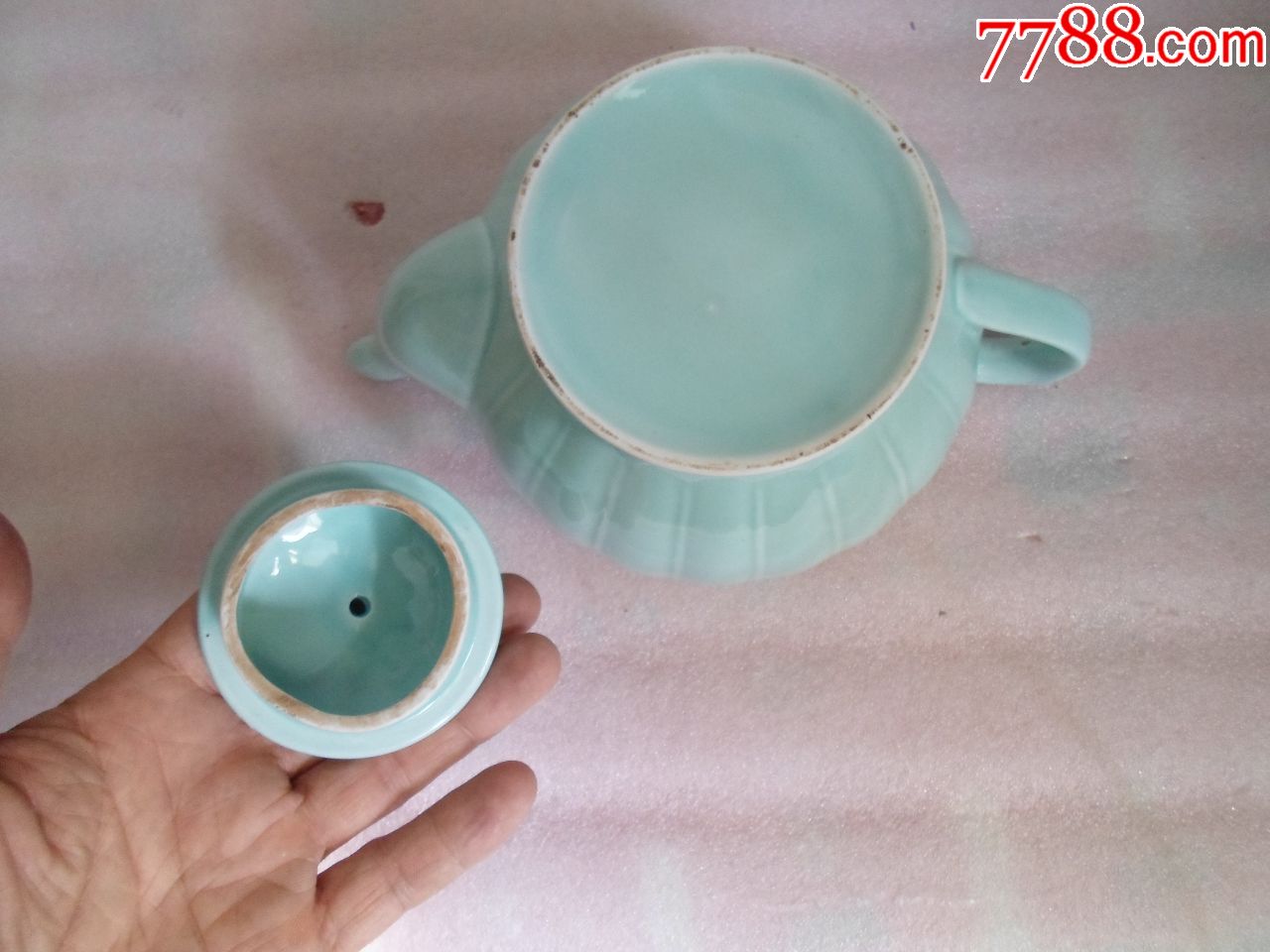 罕见六十年代龙泉青瓷色:天青釉瓜棱桔瓣盖老茶壶
