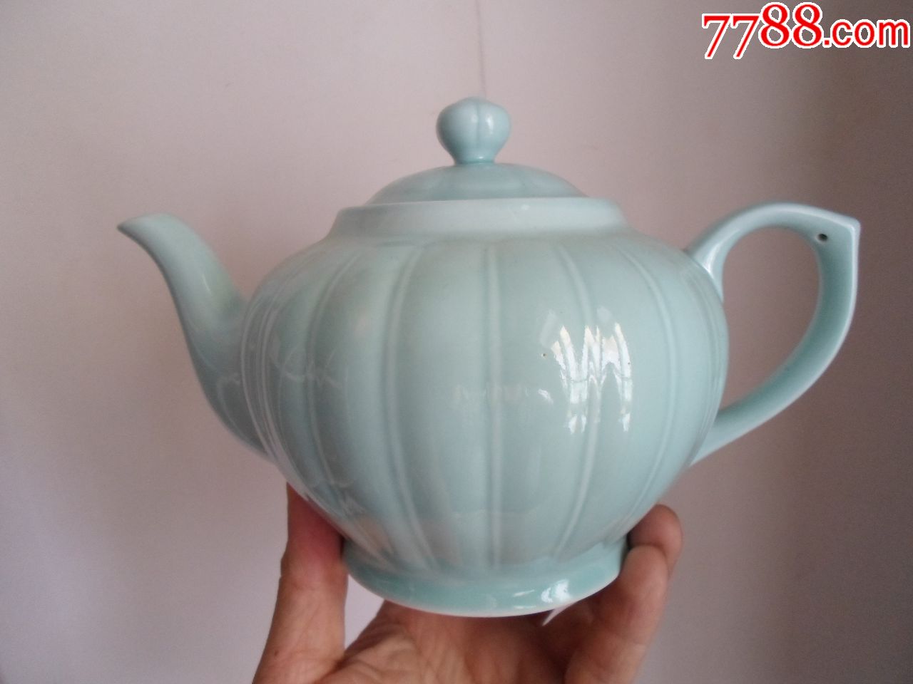 罕见六十年代龙泉青瓷色:天青釉瓜棱桔瓣盖老茶壶